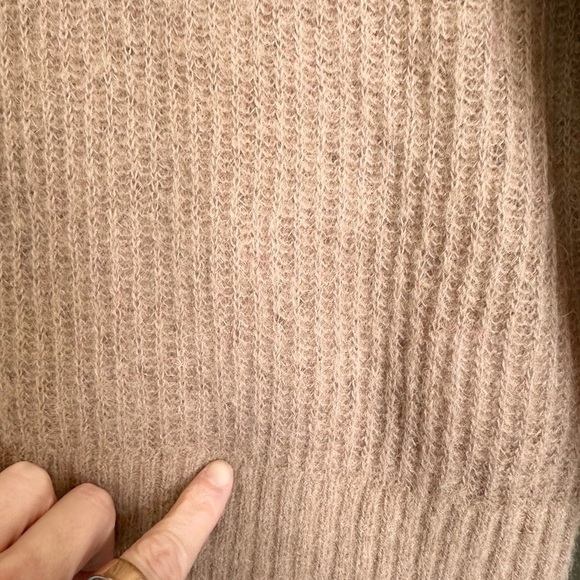 Everlane | the Alpaca Crew Sweater FLAW - Picture 8 of 11